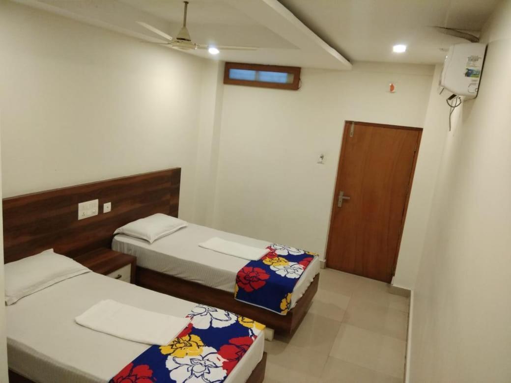 Tirur Tourist Home Exterior foto