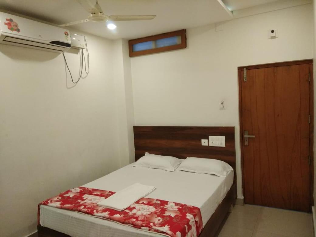 Tirur Tourist Home Exterior foto